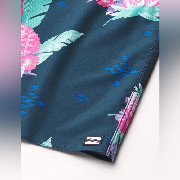 Billabong Boys Sundays Pro Boardshort size 27 EUC - Picture 3 of 10